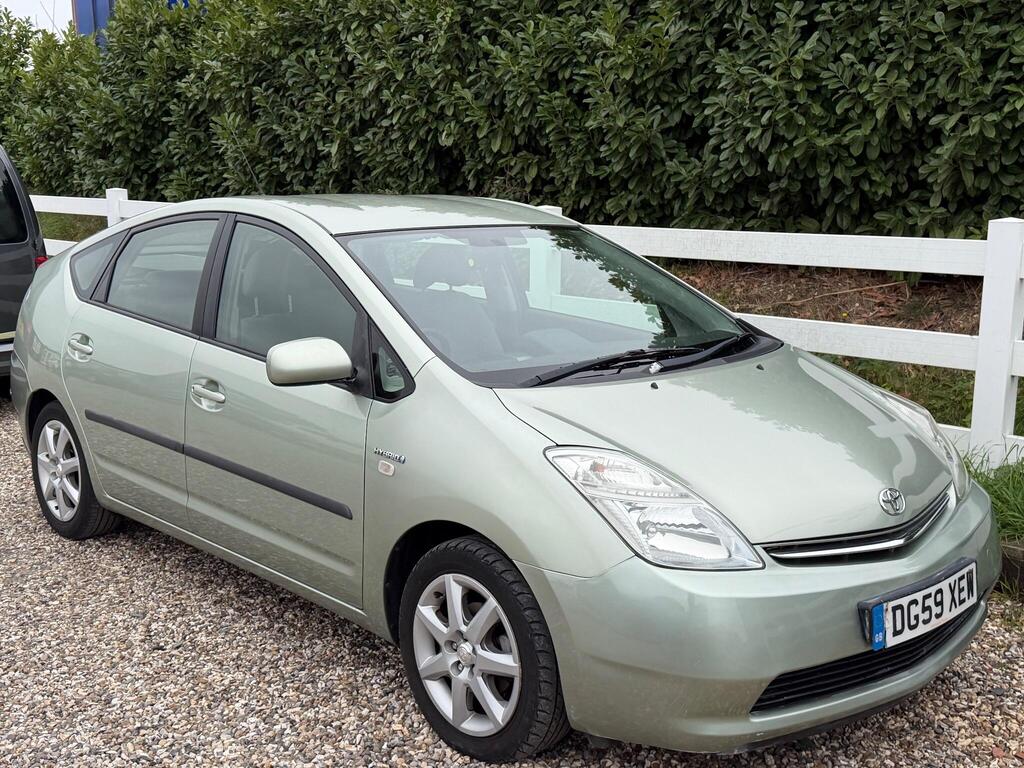 Toyota Prius 1.5 T Spirit CVT 5dr thumbnail 8