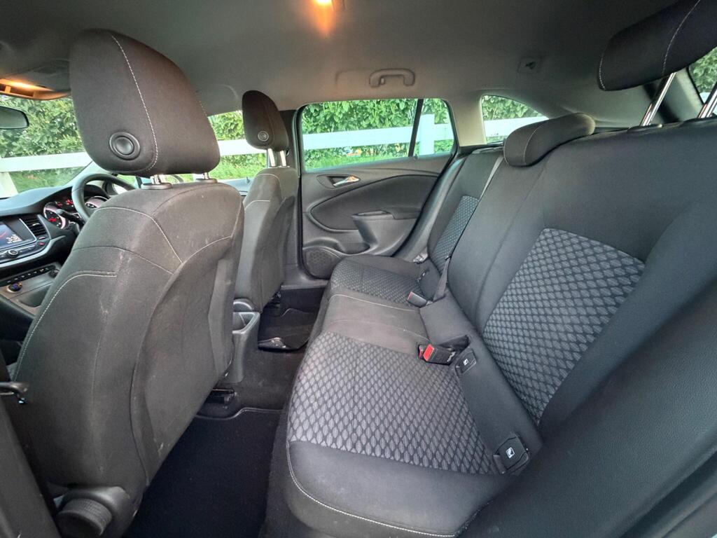 2018 Vauxhall Astra thumbnail 16