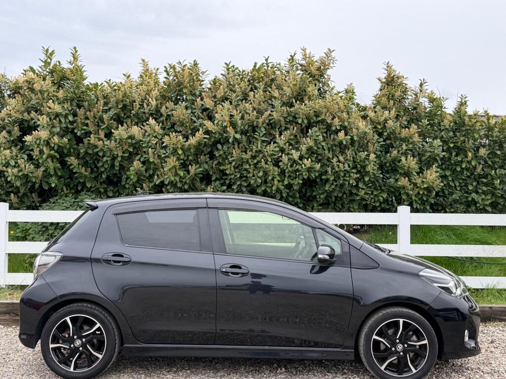 2016 Toyota Yaris thumbnail 13