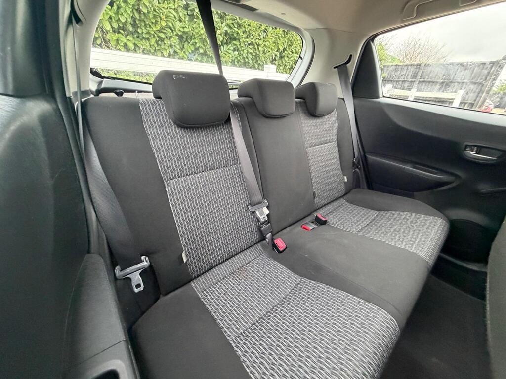 2013 Toyota Yaris thumbnail 8