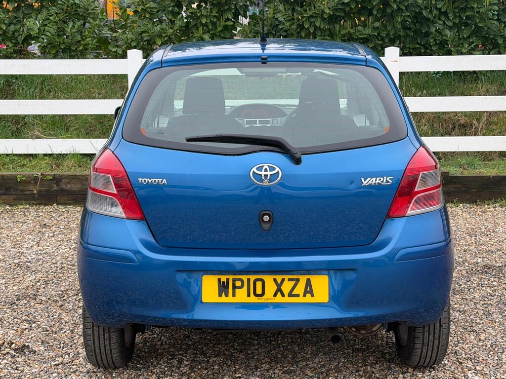 2010 Toyota Yaris thumbnail 11