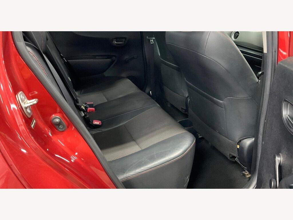 2013 Toyota Yaris thumbnail 10