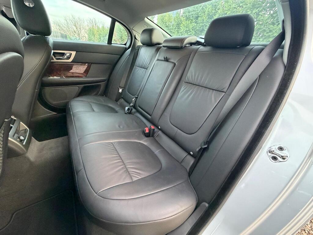 2010 Jaguar XF thumbnail 19