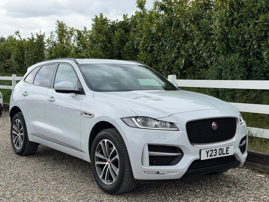 2017 Jaguar F-PACE thumbnail 3