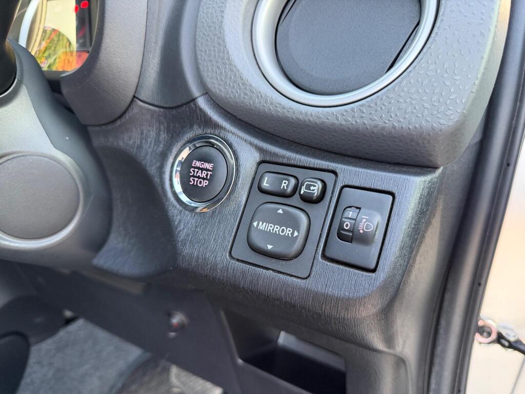 2013 Toyota Yaris thumbnail 22