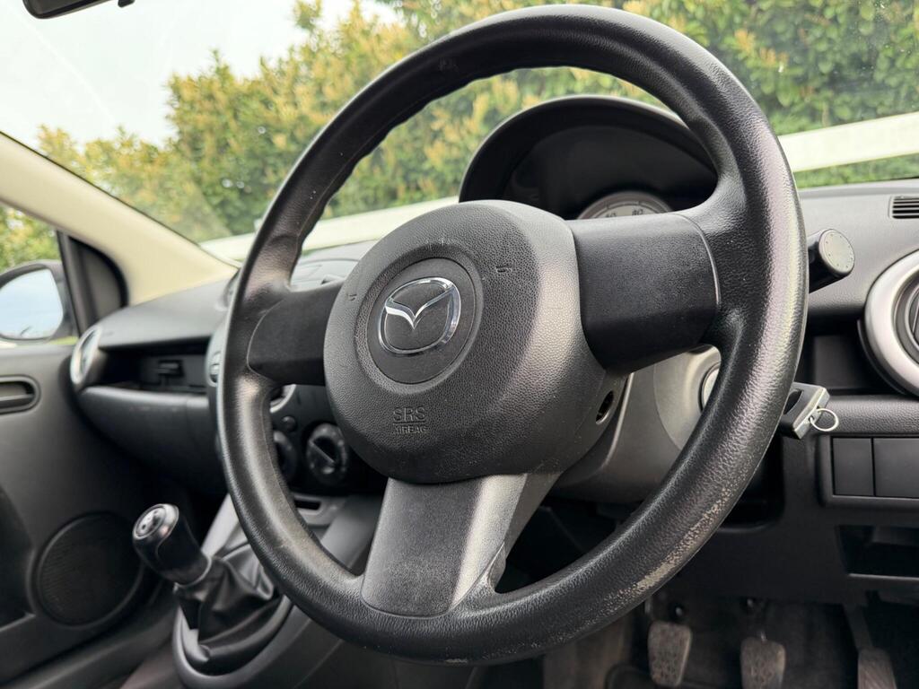 2010 Mazda Mazda2 thumbnail 25