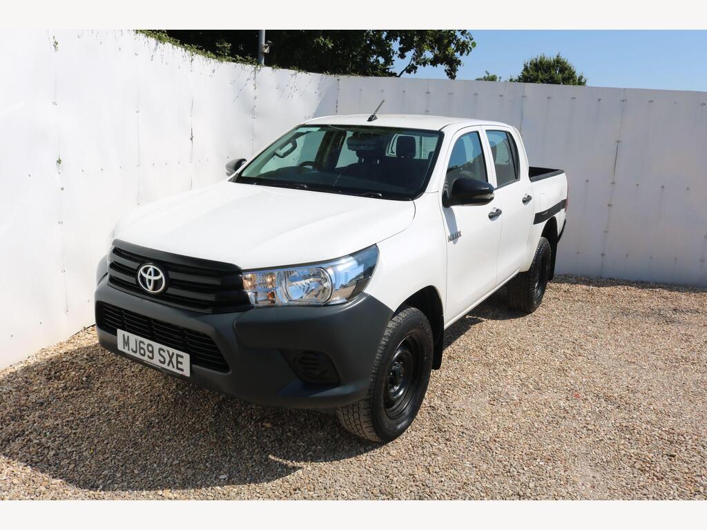 Toyota Hilux Pickup 2.4 D-4D Active 4WD Euro 6 4dr (3.5t)