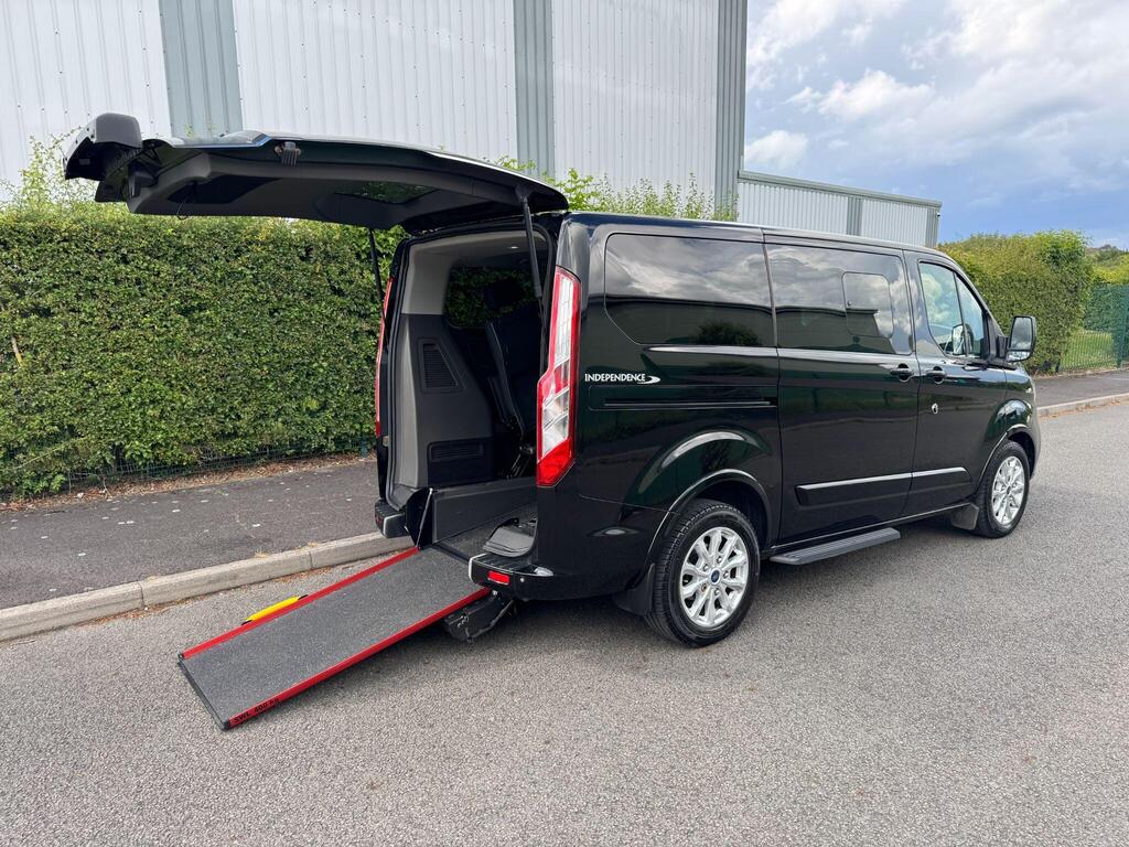 Ford Tourneo Custom Minibus 2.0 320 EcoBlue Titanium Auto L1 Euro 6 (s/s) 5dr