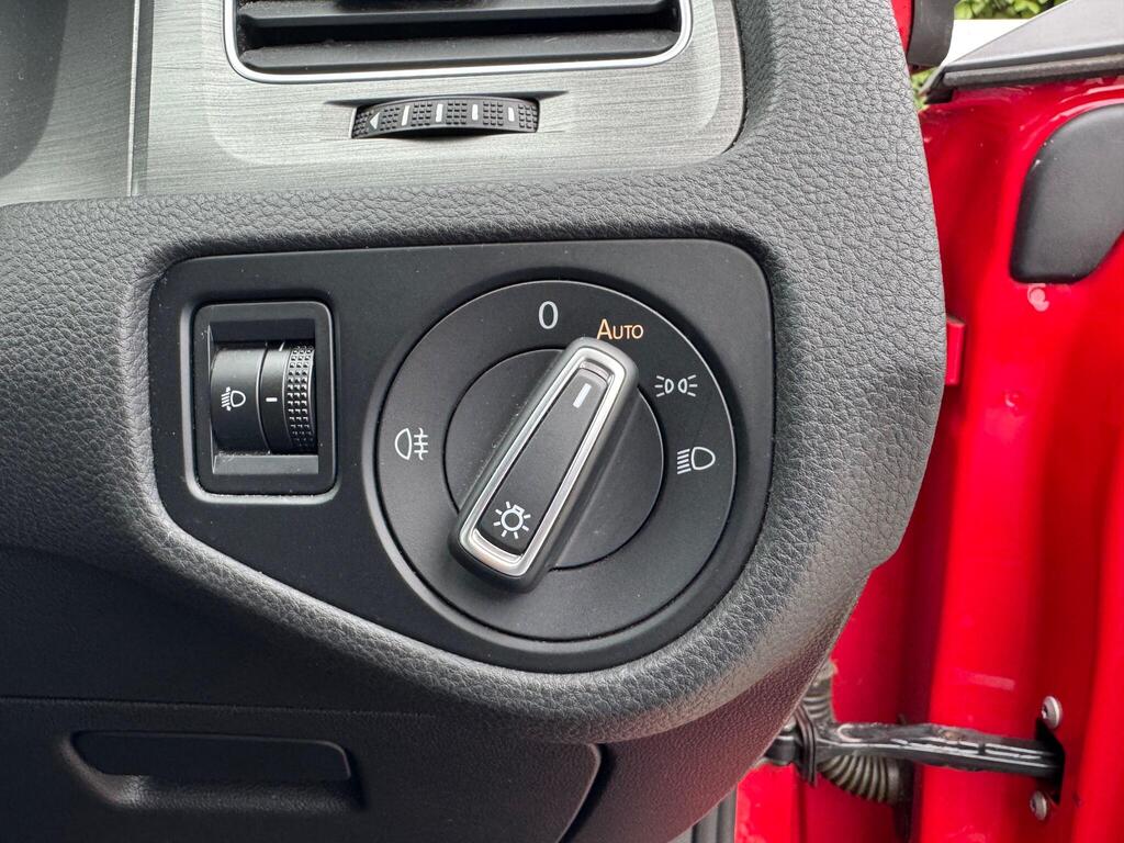 Volkswagen Golf 2.0 TDI BlueMotion Tech SE DSG Euro 5 (s/s) 5dr thumbnail 26