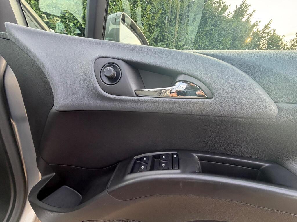 2014 Vauxhall Meriva thumbnail 20