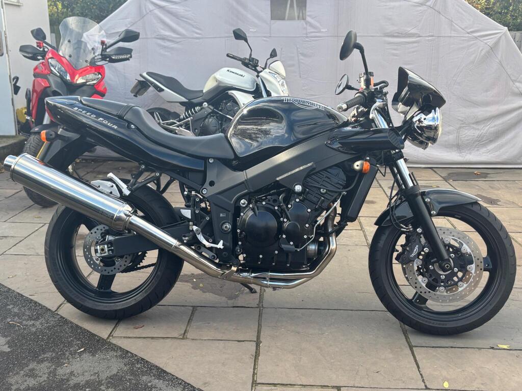 Triumph Speed Four Naked