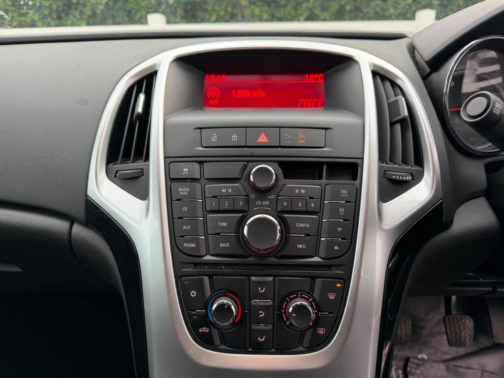 2014 Vauxhall Astra thumbnail 22