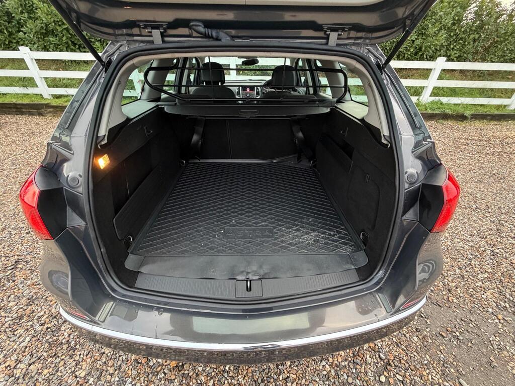 Vauxhall Astra 1.6 CDTi ecoFLEX Tech Line Sports Tourer Euro 6 (s/s) 5dr thumbnail 24