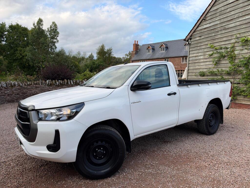 Toyota Hilux Pickup 2.4 D-4D Active Narrow Body 4WD Euro 6 2dr