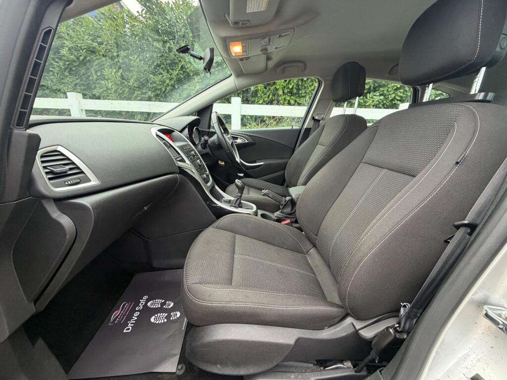 2014 Vauxhall Astra thumbnail 25