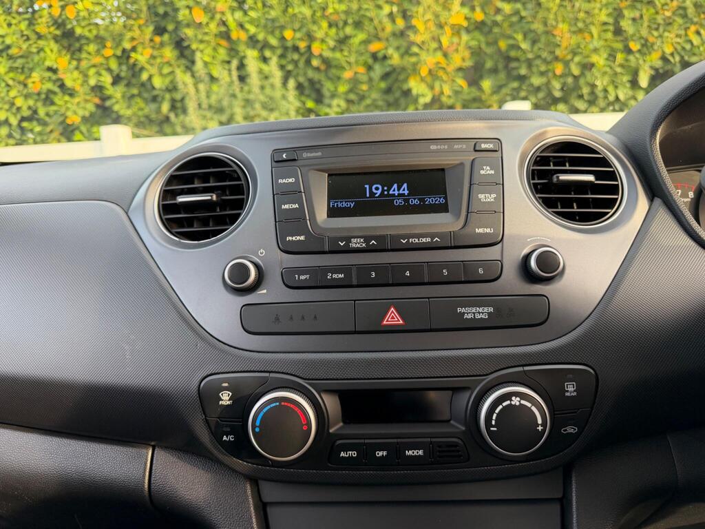2017 Hyundai i10 thumbnail 24