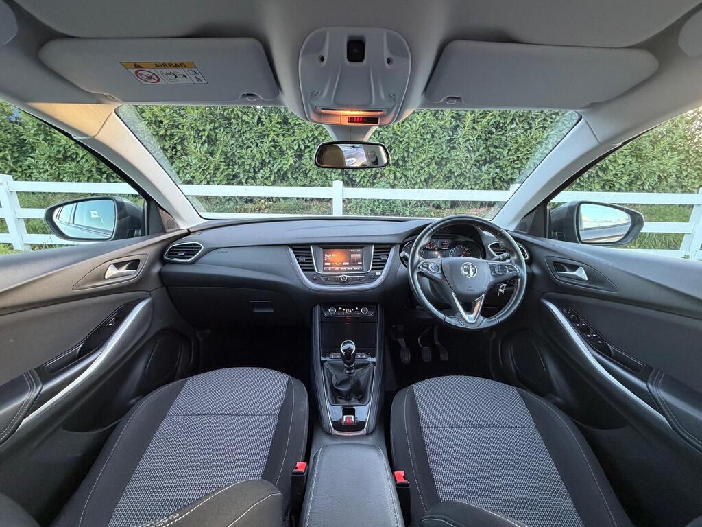 Vauxhall Grandland X 1.2 Turbo SE Euro 6 (s/s) 5dr thumbnail 15
