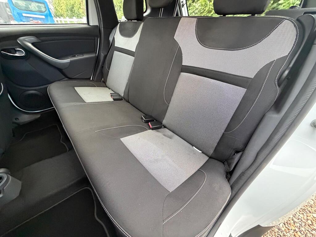 2016 Dacia Duster thumbnail 17