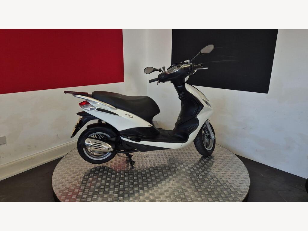 Piaggio Fly 125 Scooter 125 CVT
