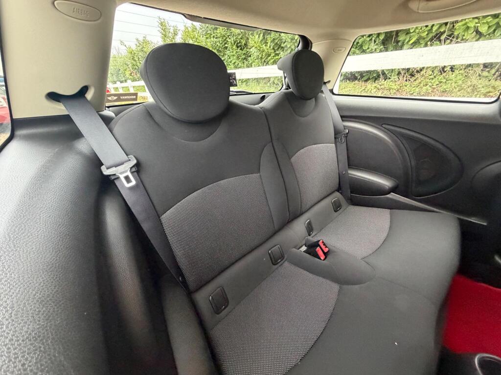 2011 MINI Hatch thumbnail 20