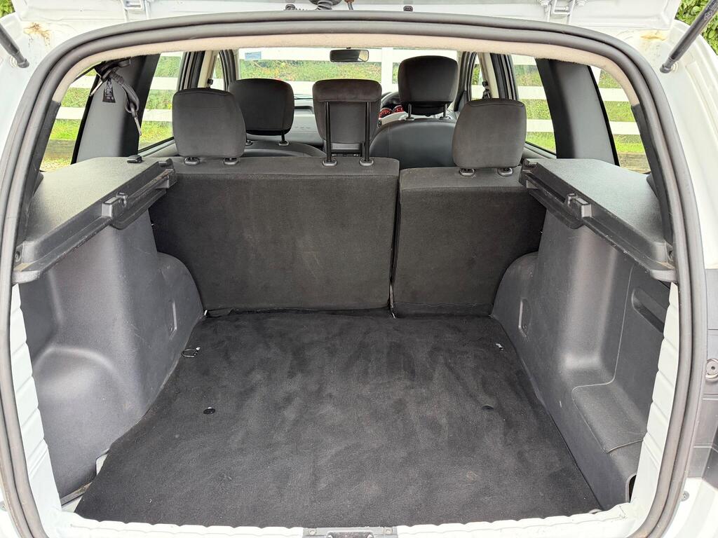 2016 Dacia Duster thumbnail 25