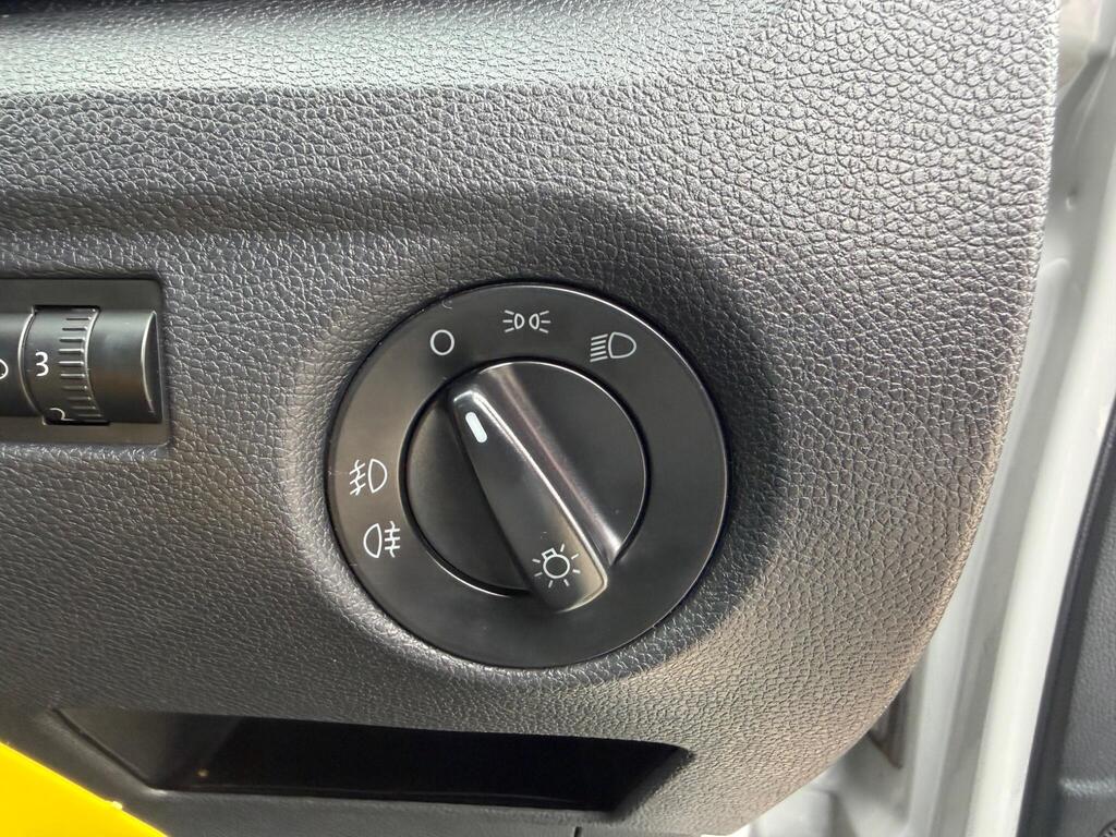 2013 Skoda Fabia thumbnail 26