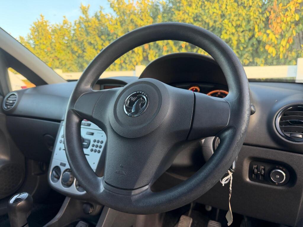 2014 Vauxhall Corsa thumbnail 27