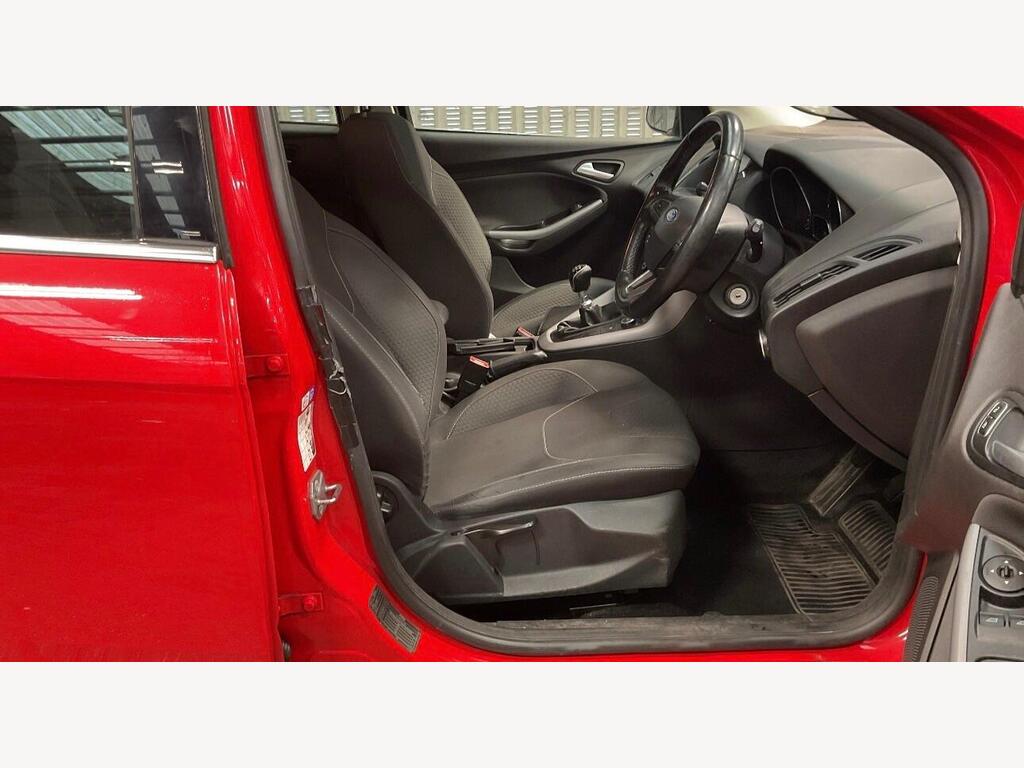 2015 Ford Focus thumbnail 8