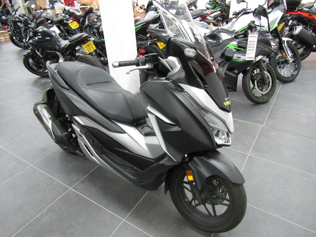 Honda Forza 300