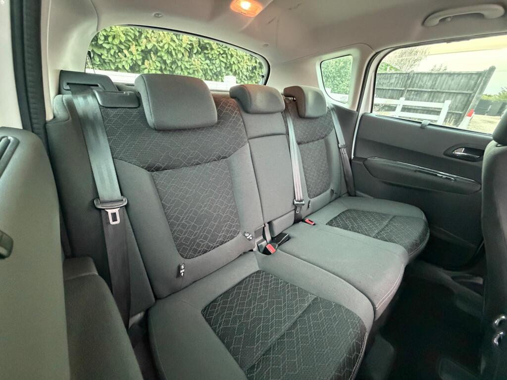 2014 Peugeot 3008 thumbnail 23