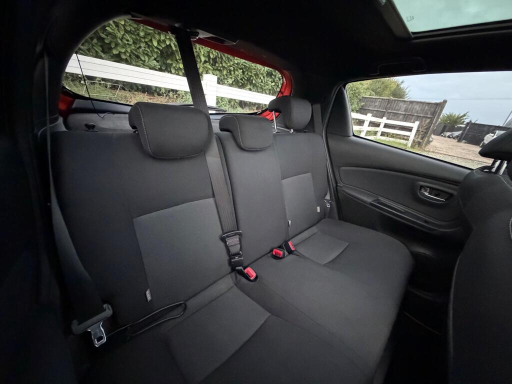 Toyota Yaris 1.5 VVT-h Orange Edition E-CVT Euro 6 5dr thumbnail 8