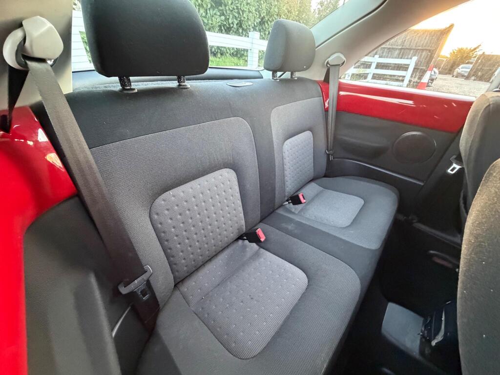 2010 Volkswagen Beetle thumbnail 18