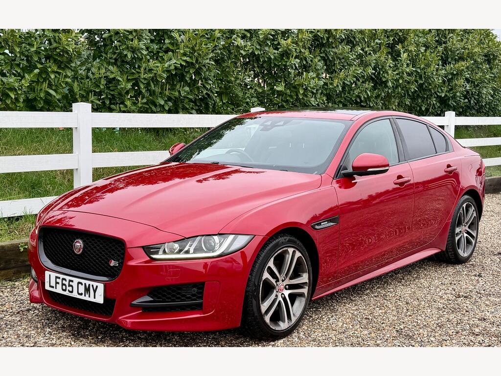 2015 Jaguar XE thumbnail 4