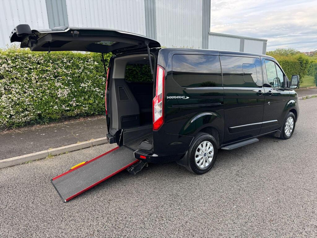 Ford Tourneo Custom Minibus 2.0 320 EcoBlue Titanium Auto L1 Euro 6 (s/s) 5dr