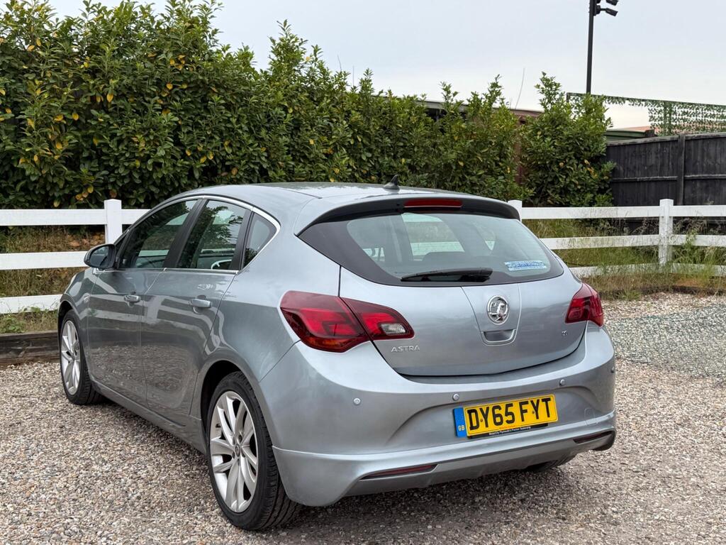 2015 Vauxhall Astra thumbnail 9