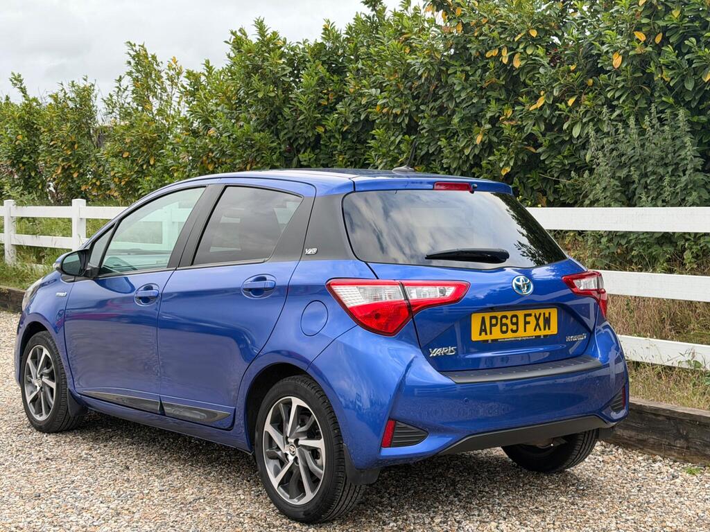 2020 Toyota Yaris thumbnail 3