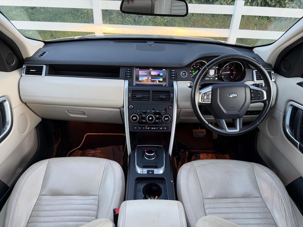 2017 Land Rover Discovery Sport thumbnail 2