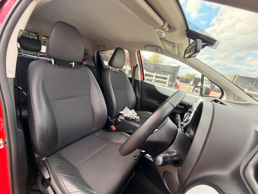 2014 Toyota Yaris thumbnail 25