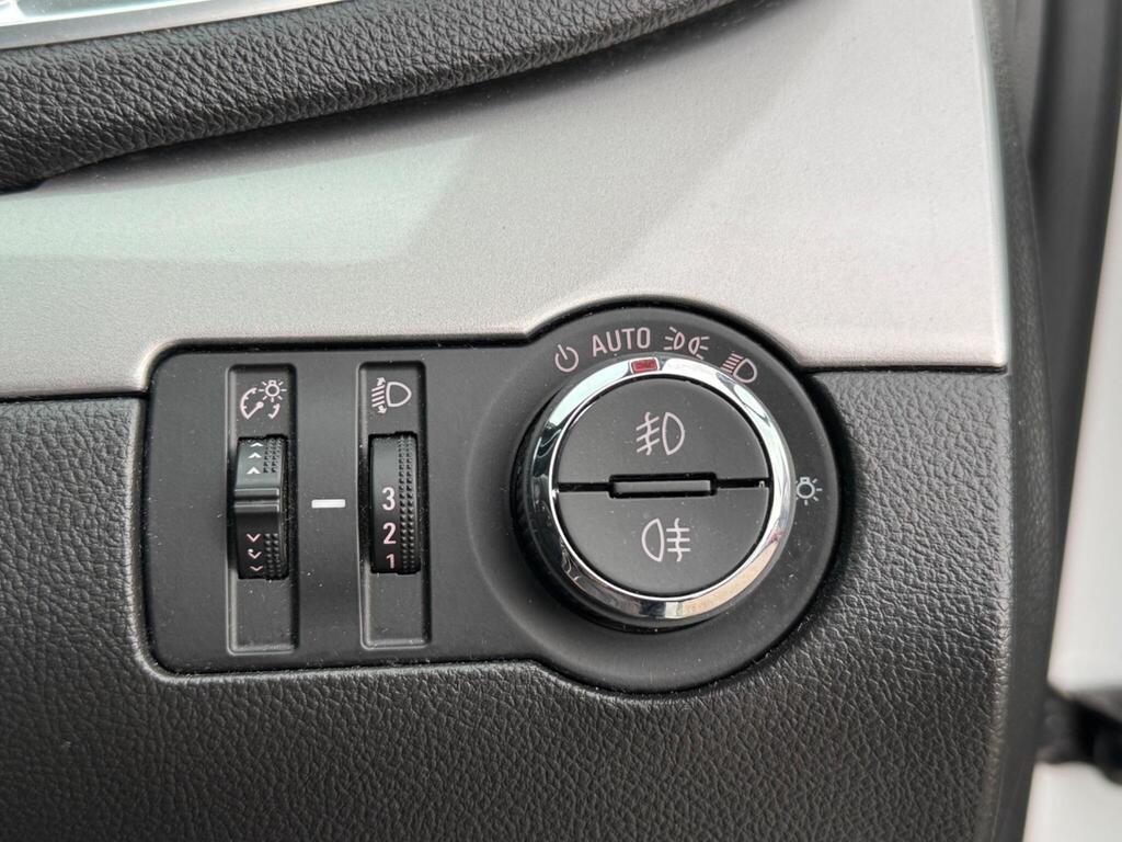 Vauxhall Mokka 1.6 CDTi Tech Line 4WD Euro 6 (s/s) 5dr thumbnail 21