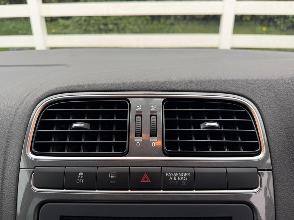 2012 Volkswagen Polo thumbnail 30