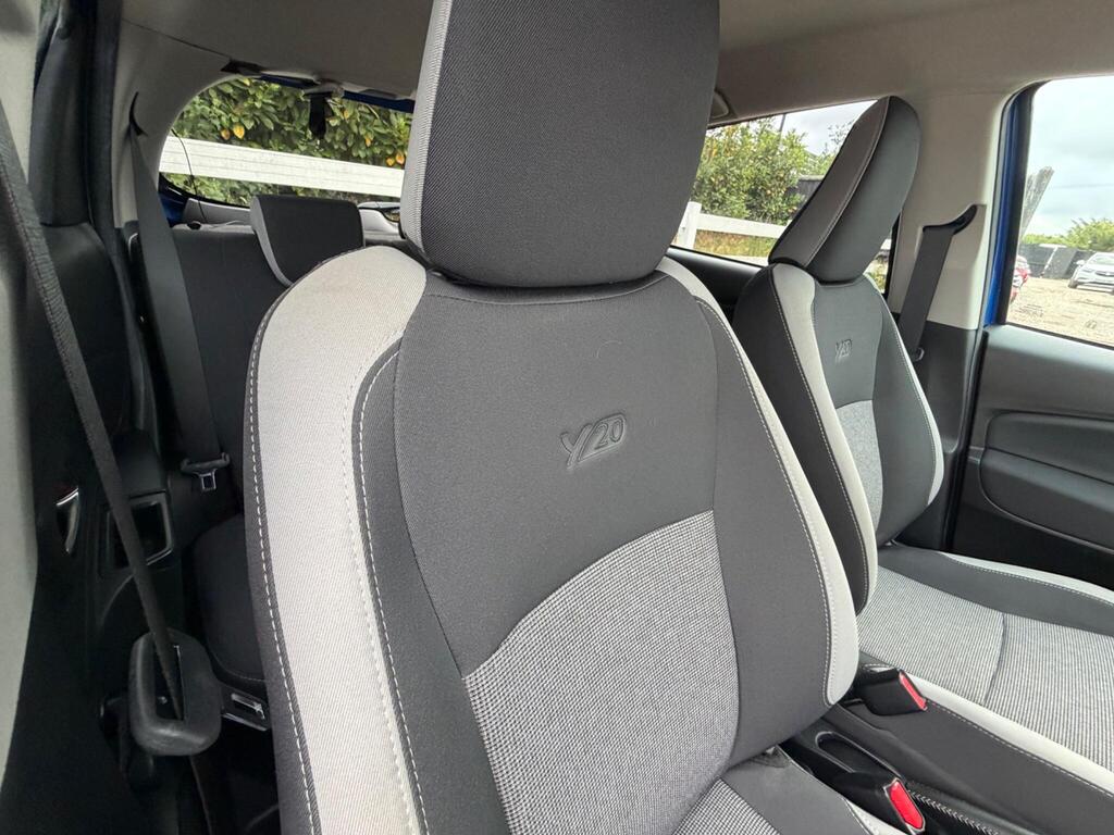 2020 Toyota Yaris thumbnail 17