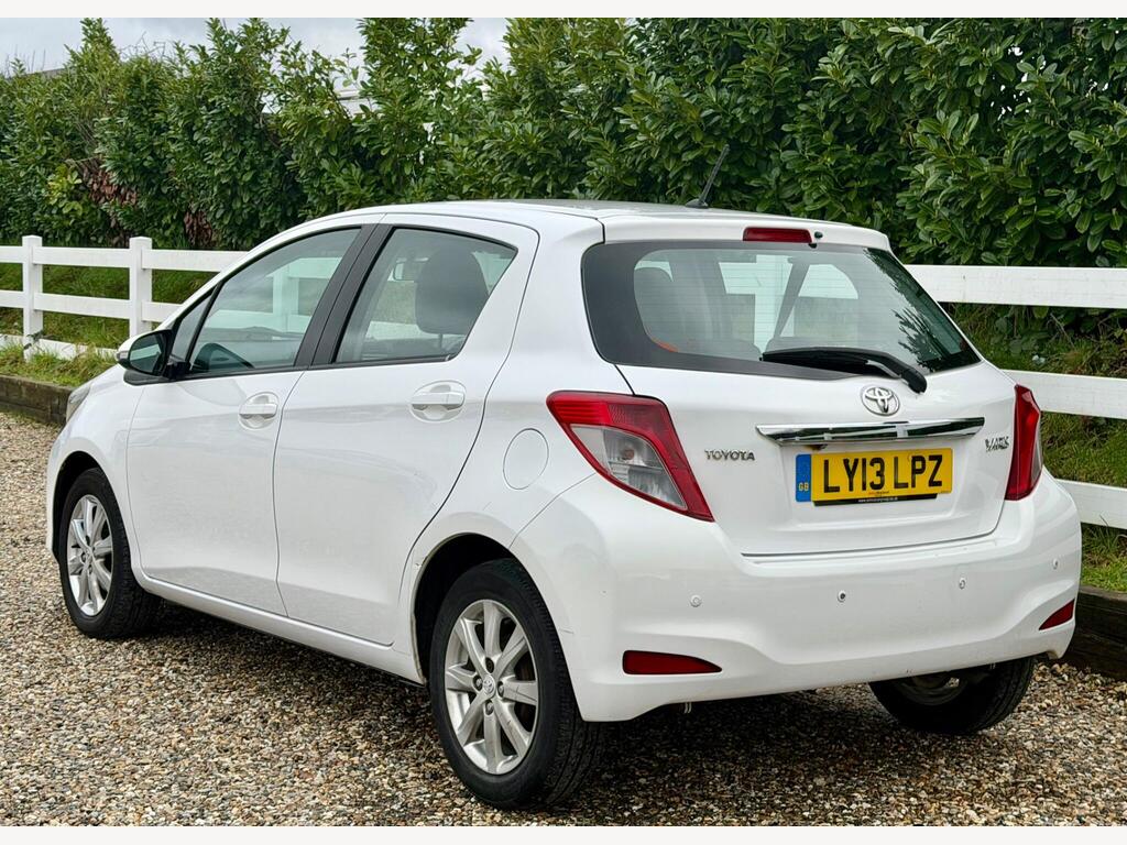 2013 Toyota Yaris thumbnail 4
