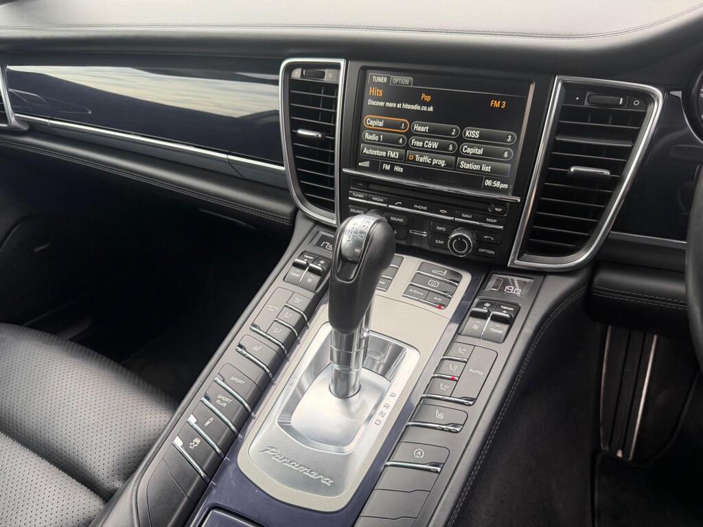 2015 Porsche Panamera thumbnail 18