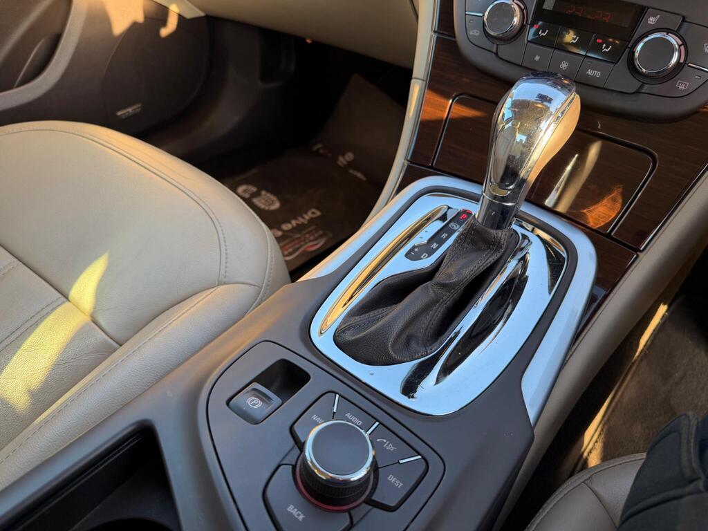 2010 Vauxhall Insignia thumbnail 15