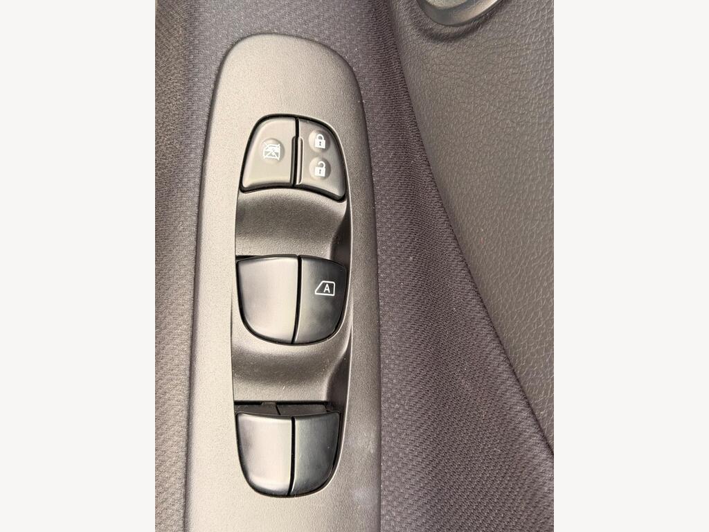 2014 Nissan Serena thumbnail 39