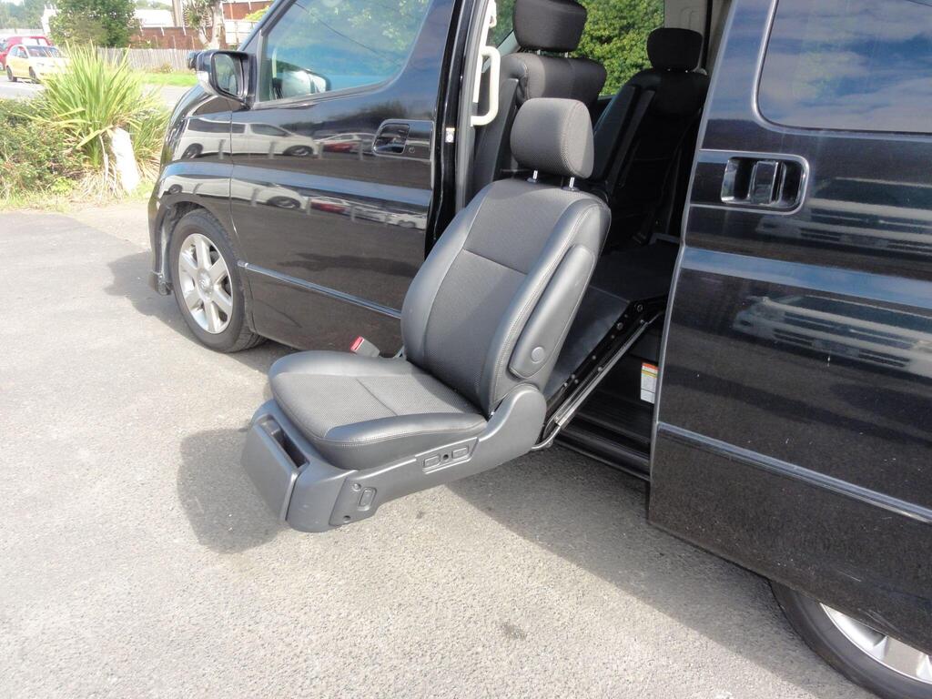 Nissan Elgrand MPV WELCAB 4WD HIGHWAY STAR