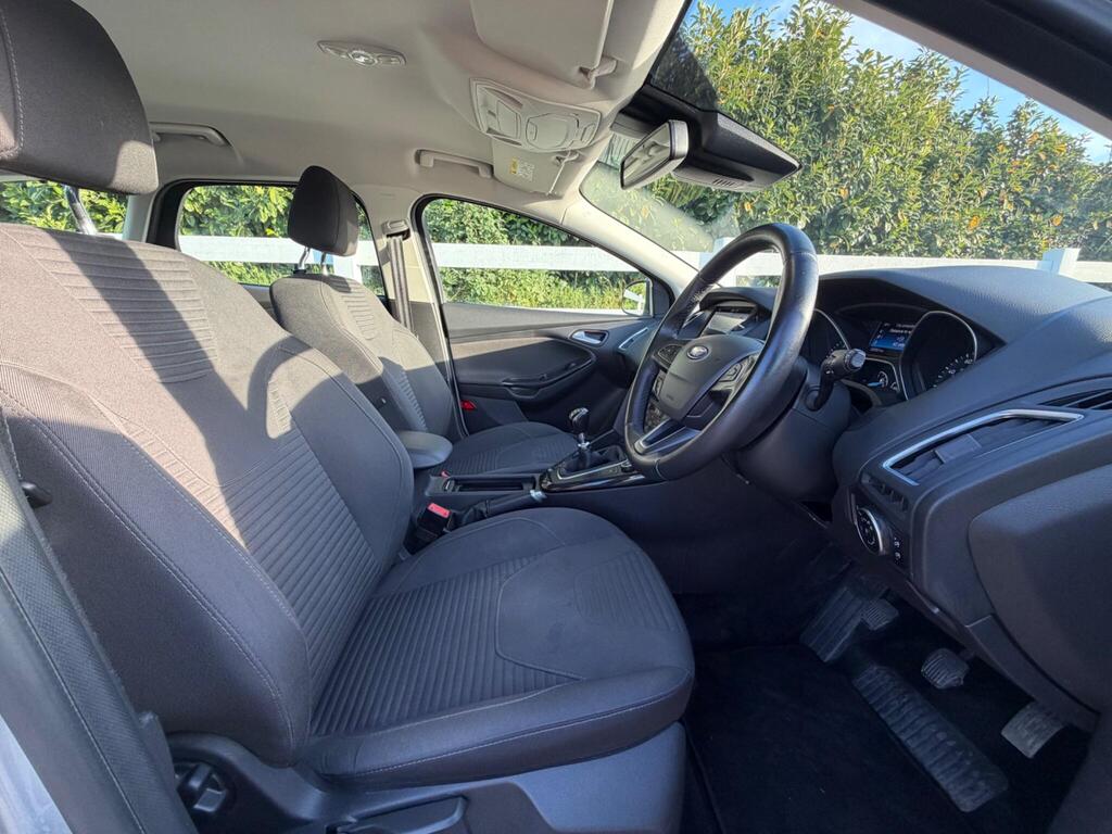 2017 Ford Focus thumbnail 17