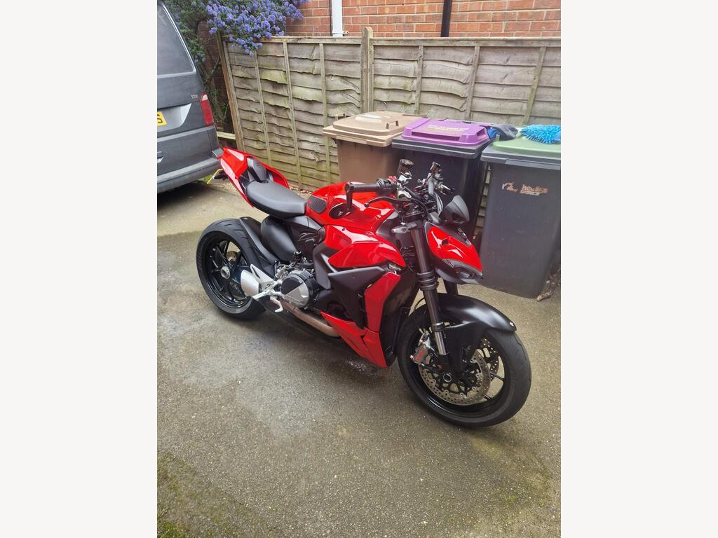 Ducati Streetfighter V2