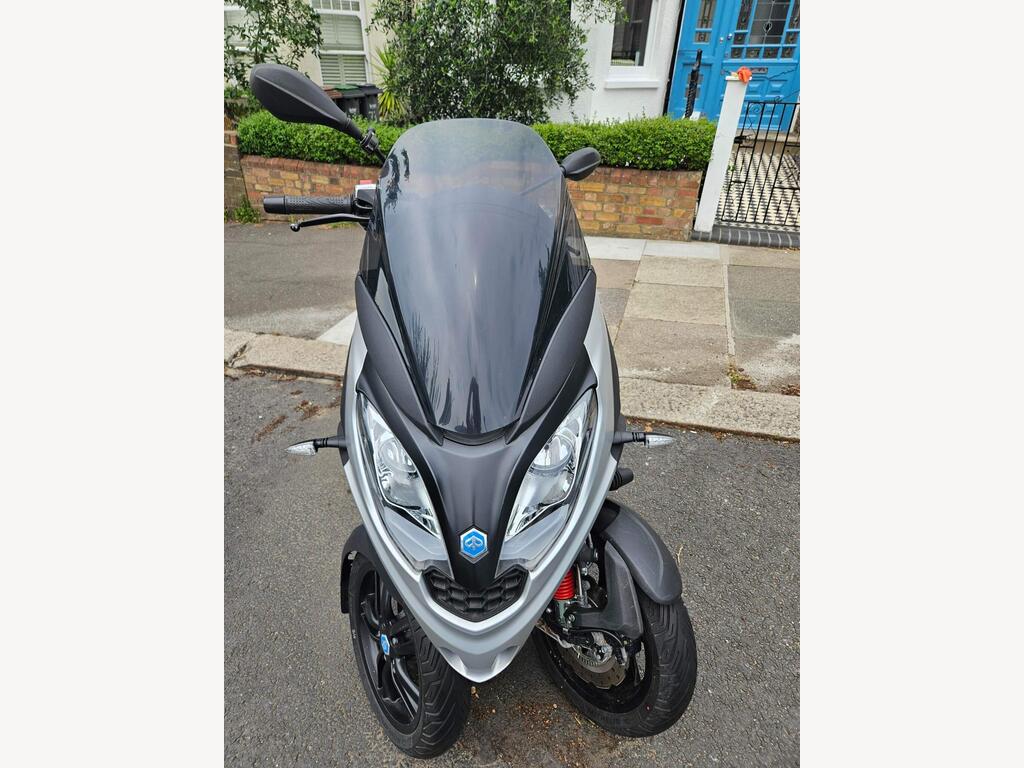 Piaggio MP3 300