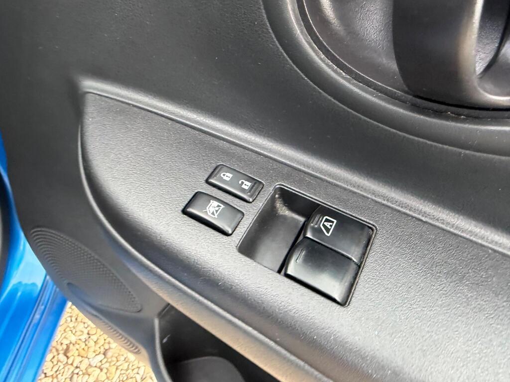 2012 Nissan Micra thumbnail 34